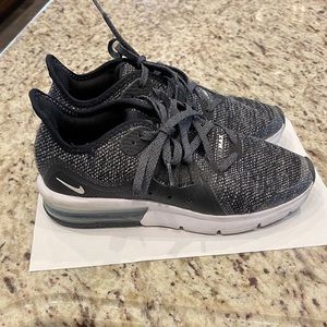 Youth Nike Airmax excellent condition!!
